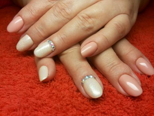 Услуги маникюра. Маникюр без покрытия 500 руб. 02