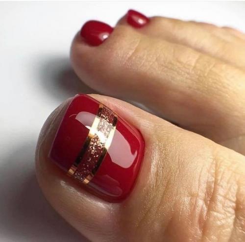 Модный педикюр в бордовом цвете. 02