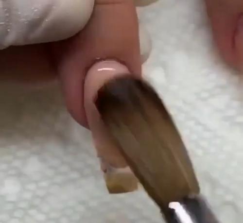 Часто вижу, как покрывают больные ногти. 01