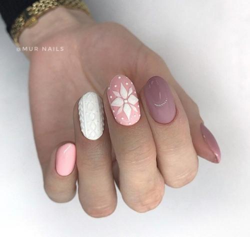 Подборка идей новогоднего розового маникюра. 03