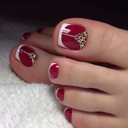 Модный педикюр в бордовом цвете. 03