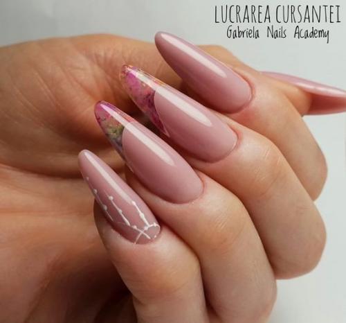 Прекрасный выбор маникюра, на длинные ногти. 09