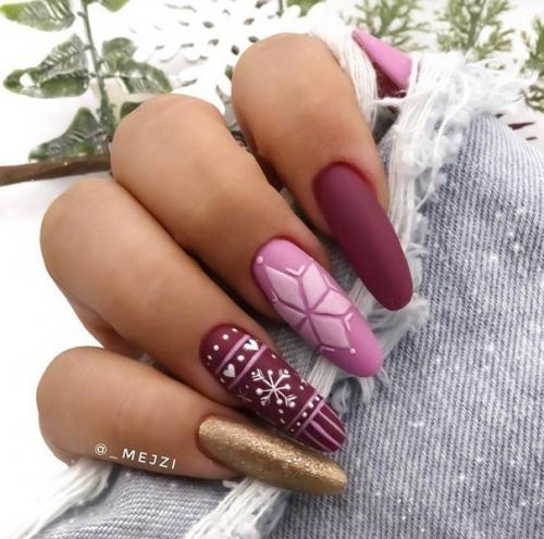 Подборка идей новогоднего розового маникюра. 01