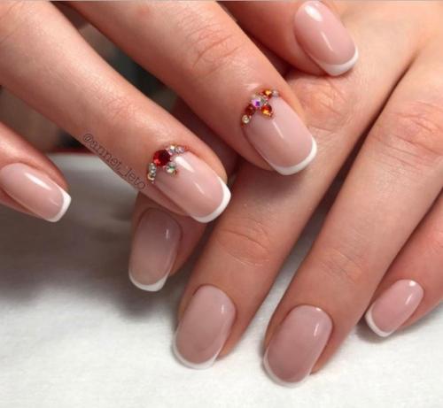 Обычный французский маникюр, это скучно. 09