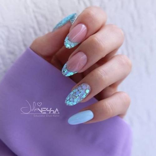 Идеи праздничного маникюра в нежно голубых оттенках. 08