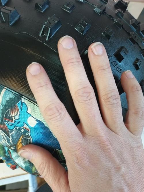 Идеальный маникюр человека, который просто шьёт. 01