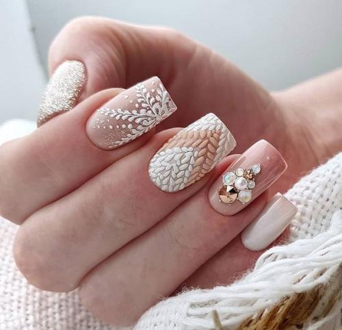 Самые лучшие идеи маникюра с снежинками. 05
