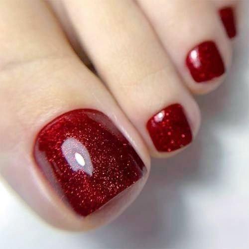 Модный педикюр в бордовом цвете. 08