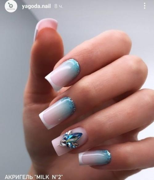 Идеи праздничного маникюра в нежно голубых оттенках. 03