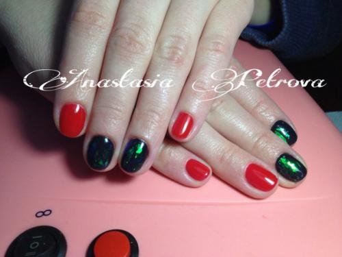 В общем в городе есть мастер маникюра которой не месте не сидится. 03