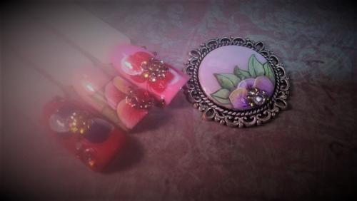 Милые девушки?  Сертифицированный мастер ногтевого сервиса с опытом работы более трёх лет приглашает вас на процедуры по очень сладким ценам? 08