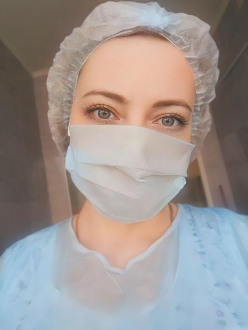 Прохожая спасла ребенка от нападения стаи собак. 01