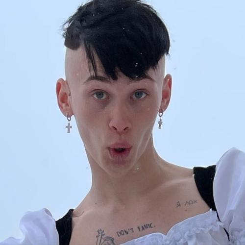 Это что баварская горничная? 03