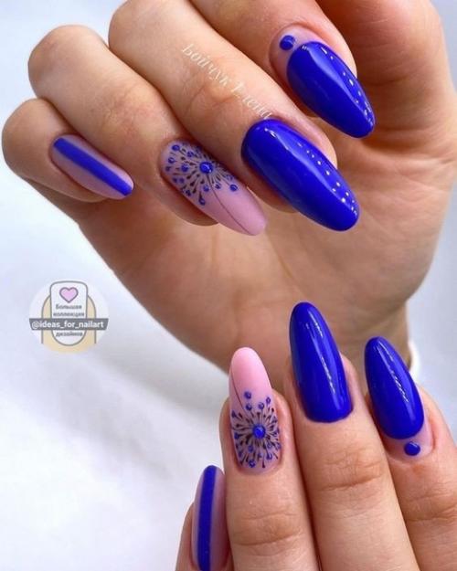 Стильные идеи синего маникюра на длинные и короткие ногти. 04