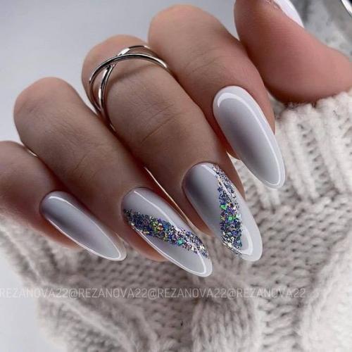 Блестящий маникюр - элегантное дополнение к образу. 02