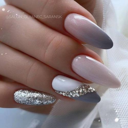 Блестящий маникюр - элегантное дополнение к образу. 07