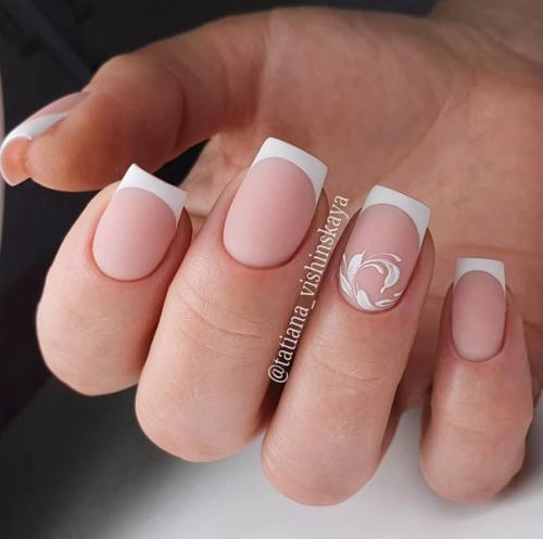 Я постоянно пишу о том, каким разным может быть френч и как он меняется в руках креативных мастеров. 08