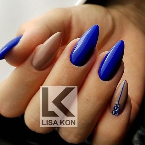 Стильные идеи синего маникюра на длинные и короткие ногти. 03