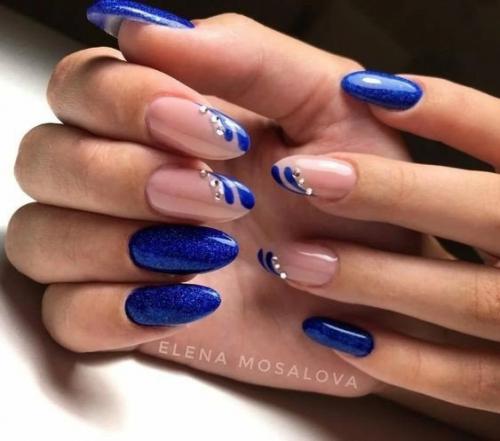 Стильные идеи синего маникюра на длинные и короткие ногти. 06
