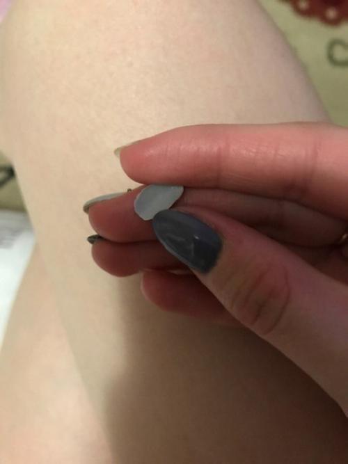 Девушки, выручайте!  Есть одна девушка, у которой совсем не держится покрытие (максимум 2 недели продержалась ноготки. 01