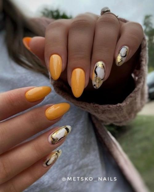 Золотистый маникюр для ваших ногтей. 01