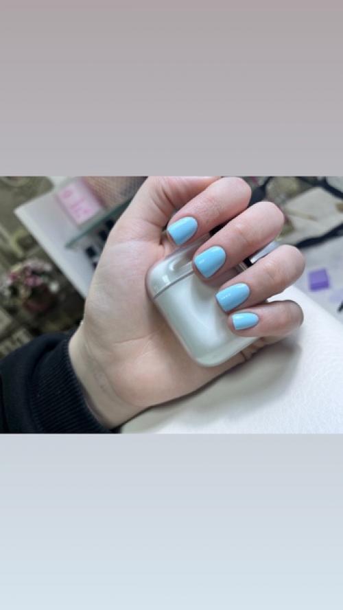 Молочный цвет отлично подходит для маникюра, особенно если у вас квадратная форма ногтей. 02