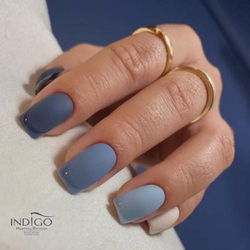 Матовые ноготки всегда обладают магнетической притягательностью - так и хочется потрогать их вельветовую поверхность. 08