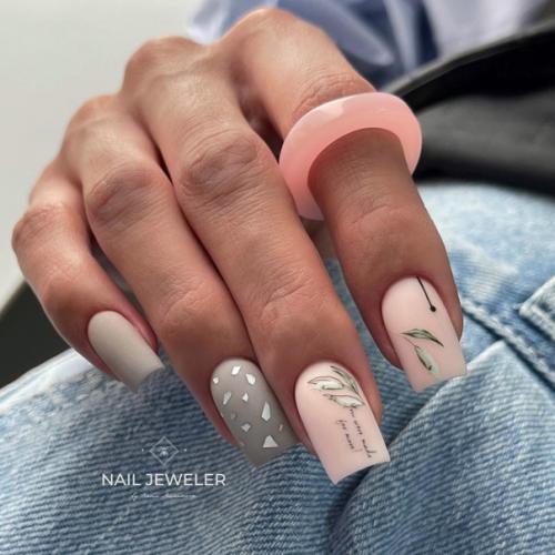 Матовые ноготки всегда обладают магнетической притягательностью - так и хочется потрогать их вельветовую поверхность. 02