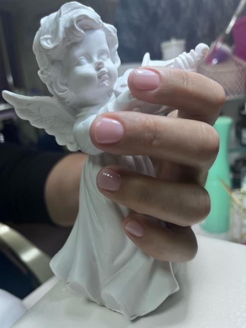 Молочный цвет отлично подходит для маникюра, особенно если у вас квадратная форма ногтей. 01