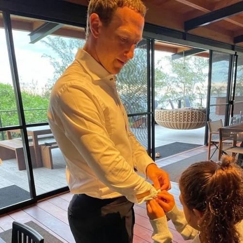 У основателя Facebook * марка цукерберга и его жены Присциллы родилась третья дочь. 03