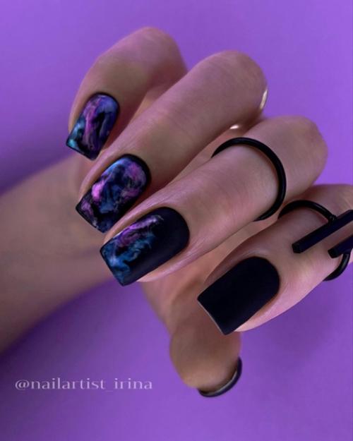 Черный цвет обладает необъяснимым магнетизмом - он буквально притягивает к себе взгляды. 02