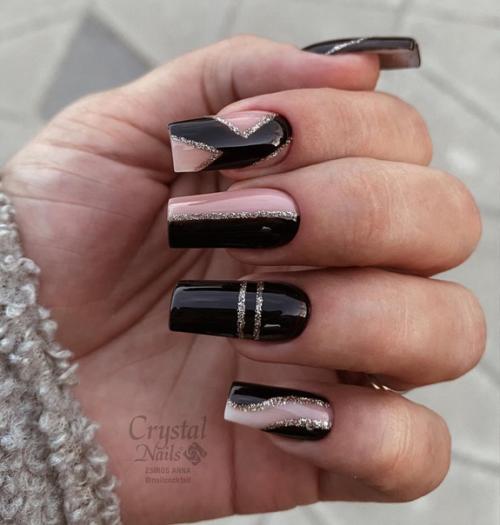 Черный цвет обладает необъяснимым магнетизмом - он буквально притягивает к себе взгляды. 01