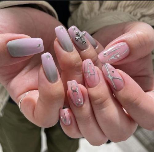 Сохраняй необычные идеи для маникюра. 02