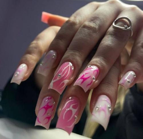 Сохраняй необычные идеи для маникюра. 01