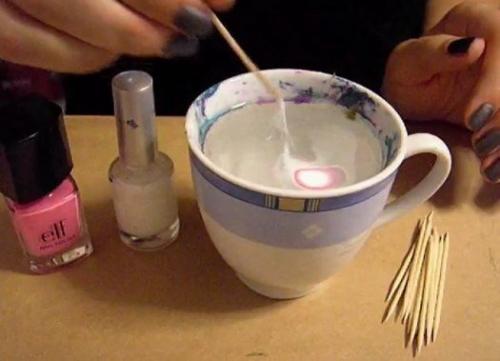 Мы покрываем ногти основой нашего будущего шедевра. 02