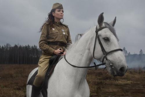 Анна Семенович образом пулеметчицы с маникюром разозлила. 05 Анна Семенович образом пулеметчицы с маникюром разозлила. 05
