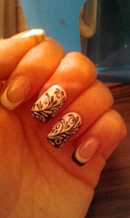 Обидно.  Вчера клиентке делала ногти, до этого ее дочери, сделала огромную скидку, она очень торопилась и поэтому ногти остались прозрачные. 03