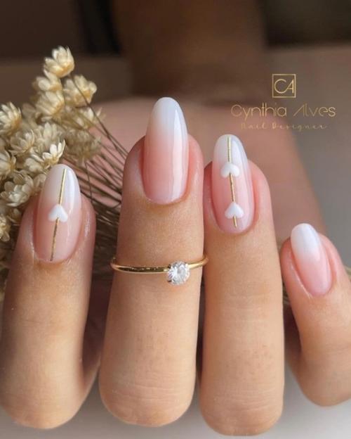 Маникюр - это не только способ выглядеть ухоженной и стильной, но и проявление заботы о своем здоровье. 04