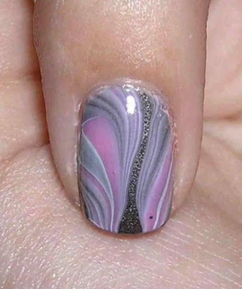 Мы покрываем ногти основой нашего будущего шедевра. 05