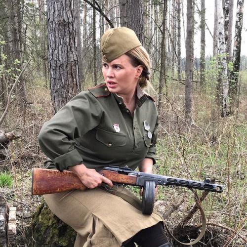 Анна Семенович образом пулеметчицы с маникюром разозлила. 06 Анна Семенович образом пулеметчицы с маникюром разозлила. 06