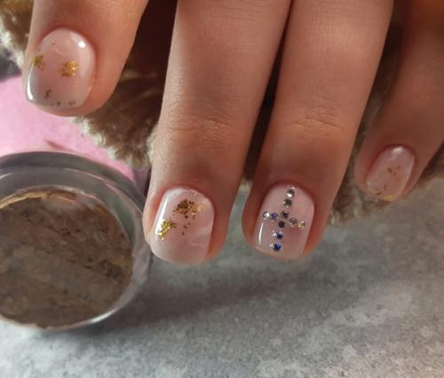 Подростковые ручки, наверно, самые сложные в работе: влажные руки, неустойчивый гормональный фон, нежная и тонкая кутикула. 01