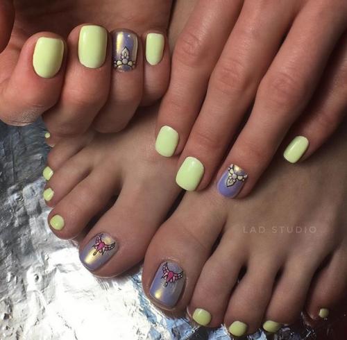 Маникюр и педикюр в одном стиле. 10. 07