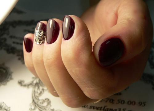 Мы поздравляем очень старательную ученицу Анну Петухову с успешным обучением по программе маникюр обрезной. 07