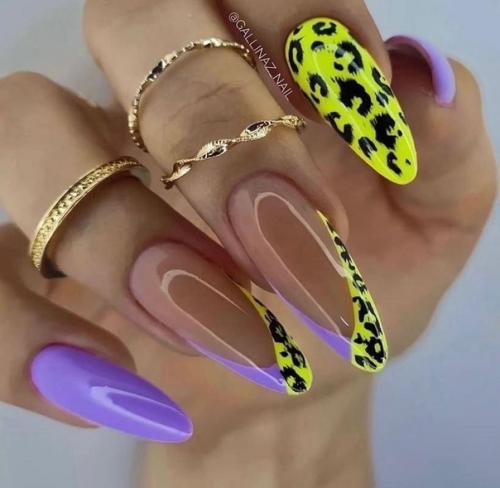 В надежде обеспечить ей лучшую жизнь, он продал ее за 40 долларов. 03