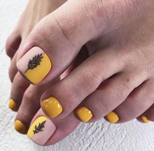 Идеи летнего педикюра в желтом цвете. 01