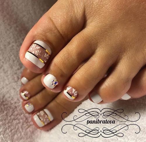 Подборка идей белого педикюра. 05