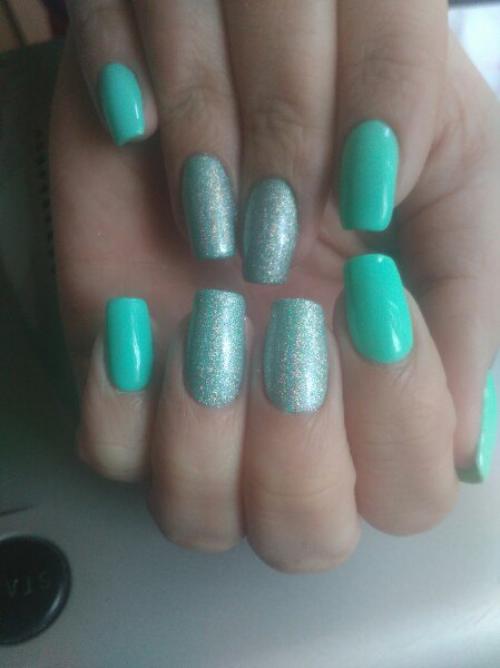 Девочки, работаю в эконом парикмахерской с декабря, людей очень мало. 03