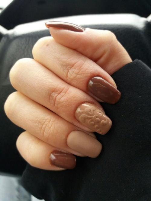 Я учусь на курсах маникюра в данный момент делаю себе и маме. 01