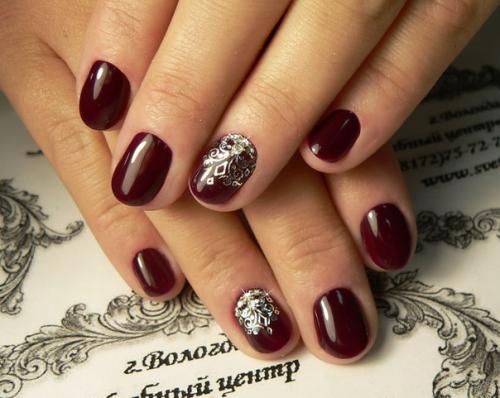 Мы поздравляем очень старательную ученицу Анну Петухову с успешным обучением по программе маникюр обрезной. 06