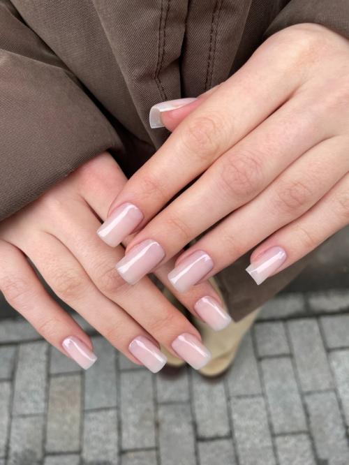 Outfit Base - ваш секрет идеального маникюра в стиле Clean Girl. 05